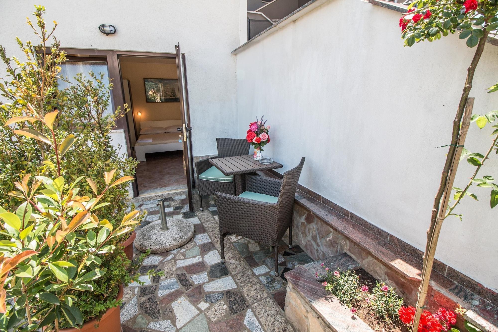 Apartments Divna Rovinj Exterior photo