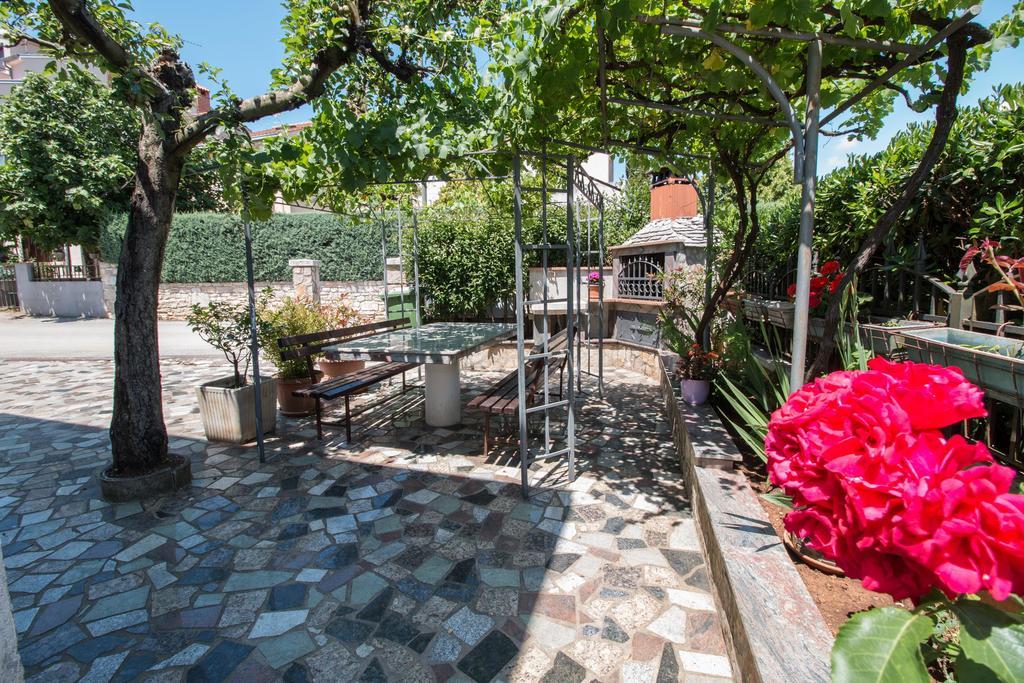 Apartments Divna Rovinj Exterior photo